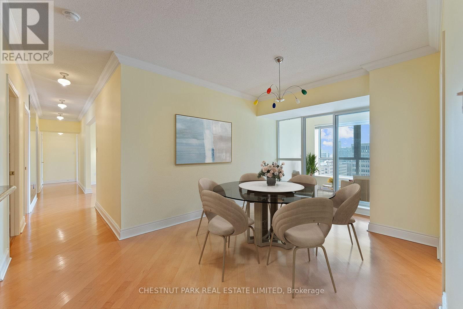 1610 - 889 BAY STREET Image 7