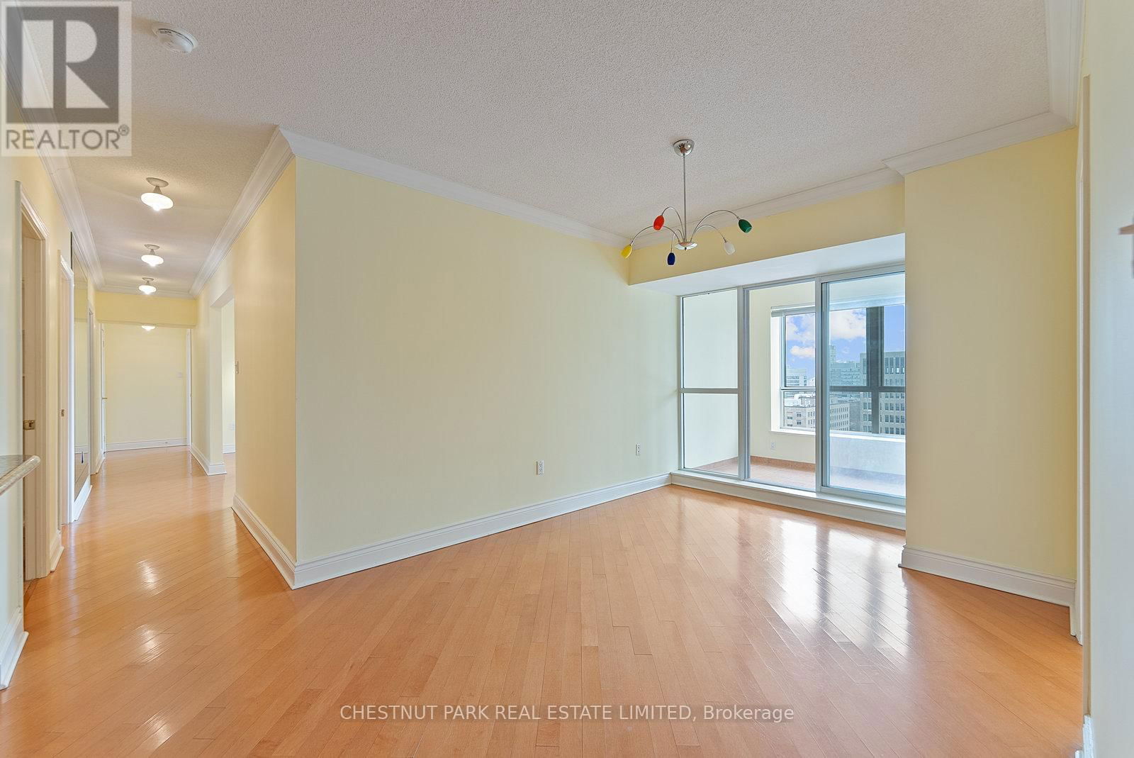 1610 - 889 BAY STREET Image 8
