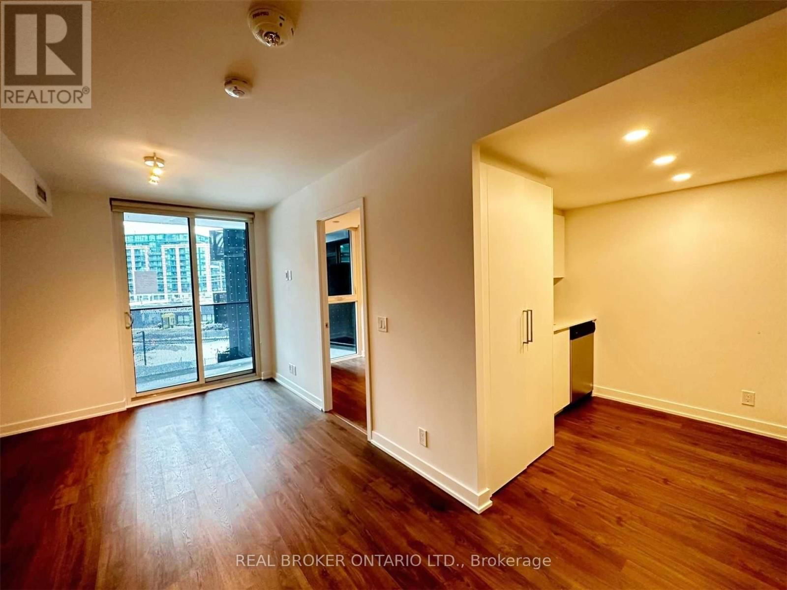 307 - 30 TRETTI WAY Image 3