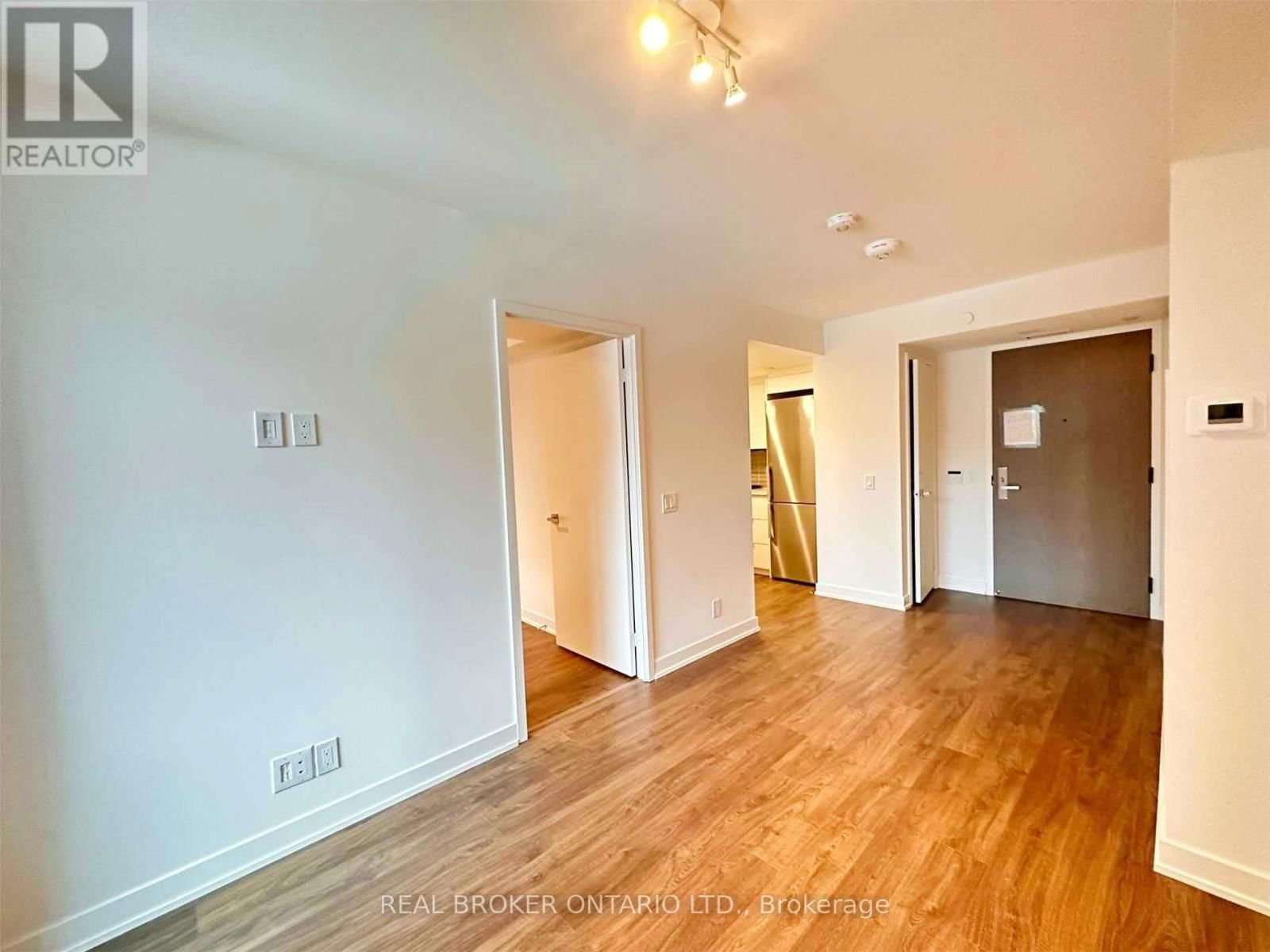 307 - 30 TRETTI WAY Image 5