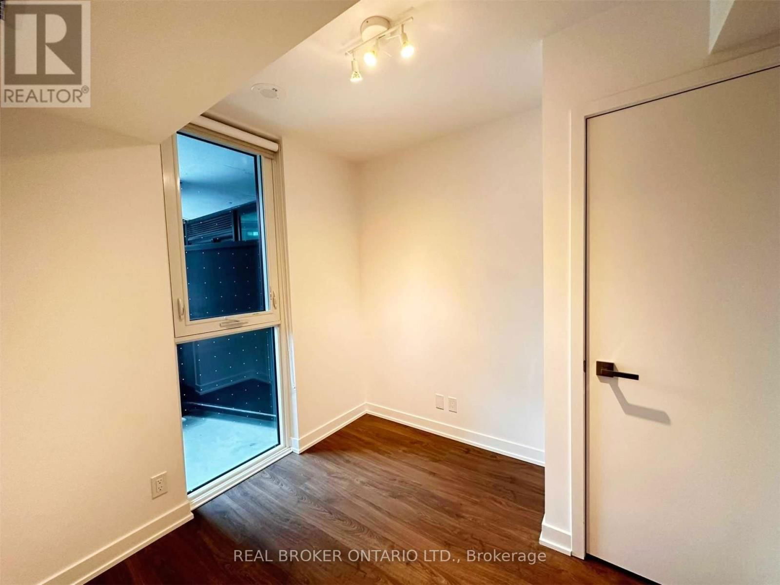 307 - 30 TRETTI WAY Image 6