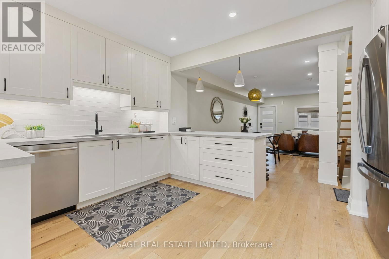 394 KEEWATIN AVENUE Image 13