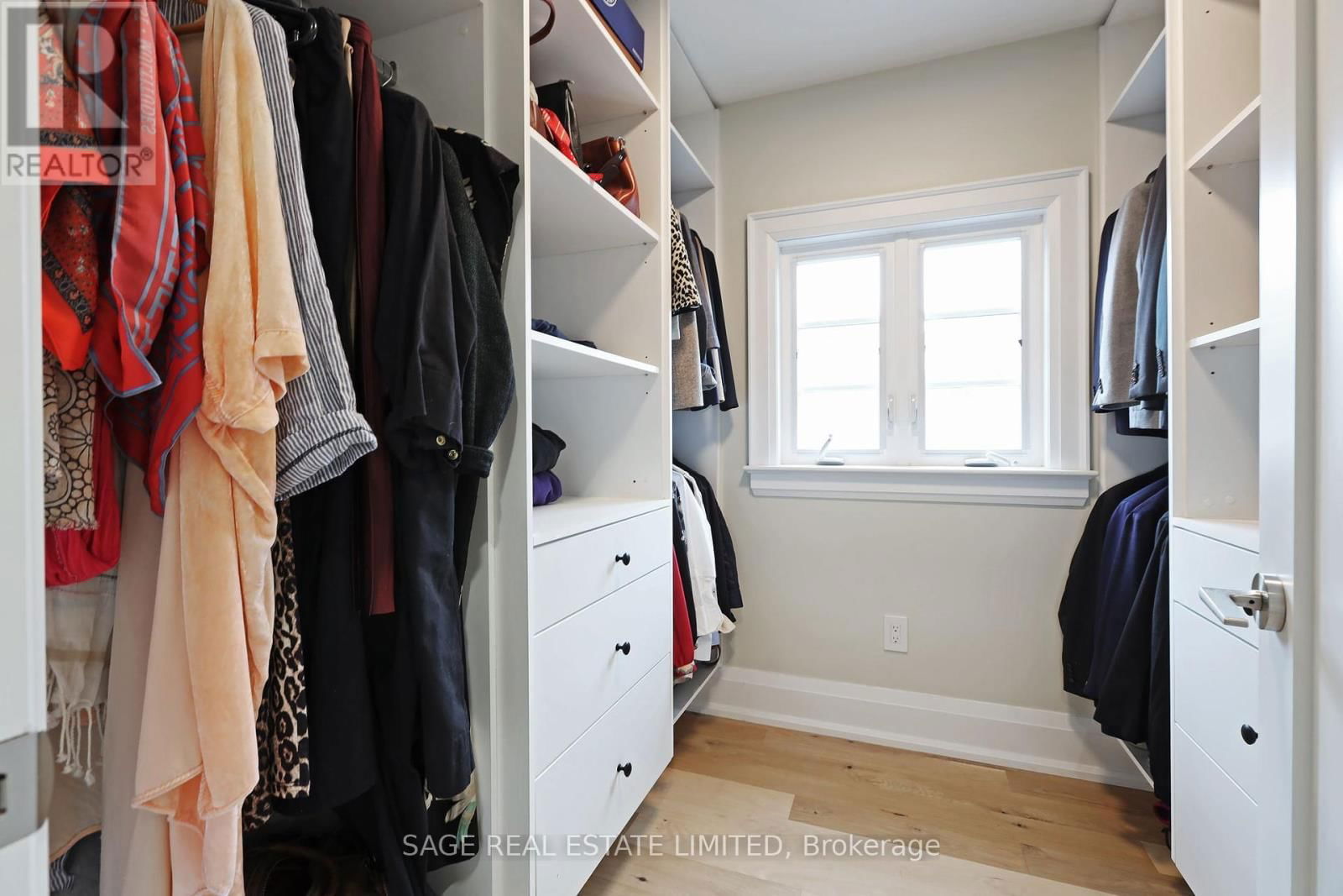 394 KEEWATIN AVENUE Image 21