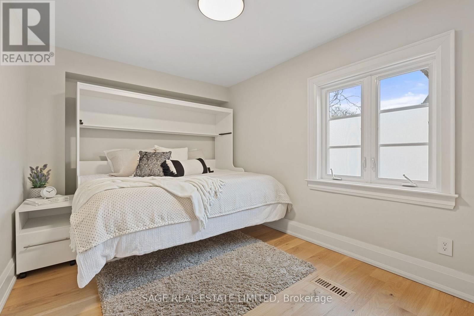 394 KEEWATIN AVENUE Image 22