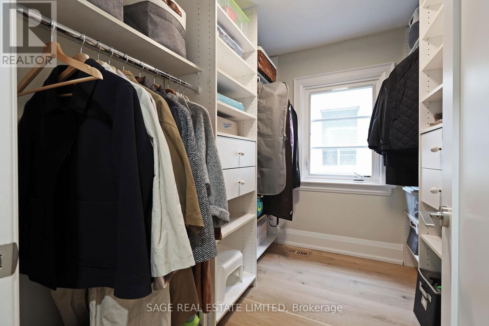 394 KEEWATIN AVENUE Image 23