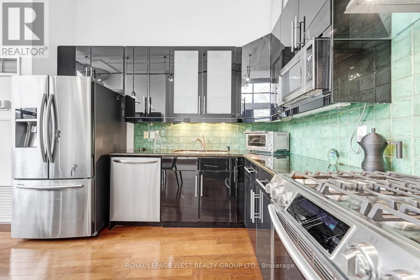 416 - 90 SUMACH STREET Image 16