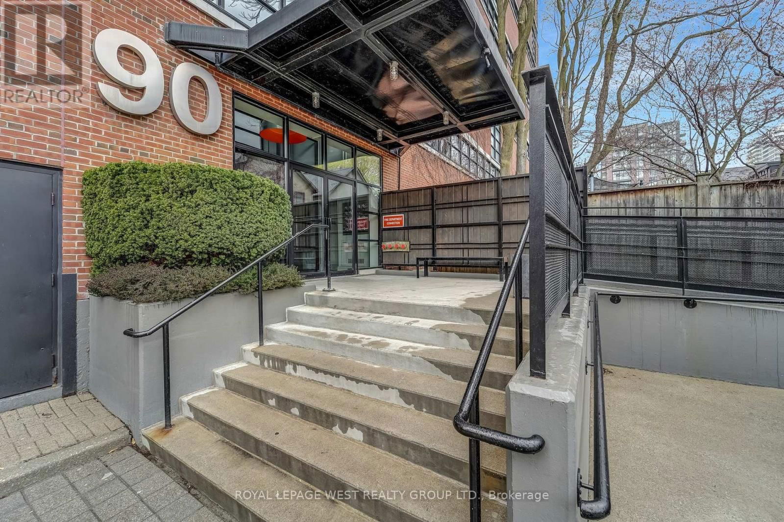 416 - 90 SUMACH STREET Image 2