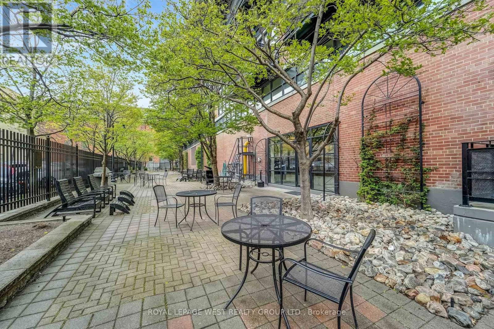 416 - 90 SUMACH STREET Image 39