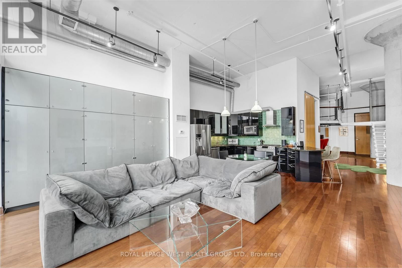 416 - 90 SUMACH STREET Image 6