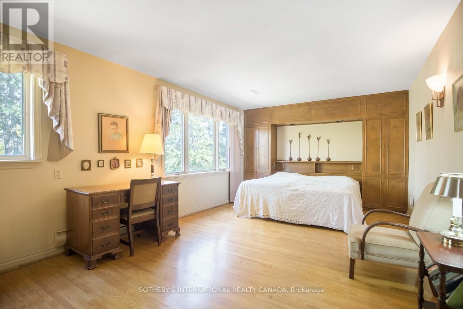 305 BESSBOROUGH DRIVE Image 11
