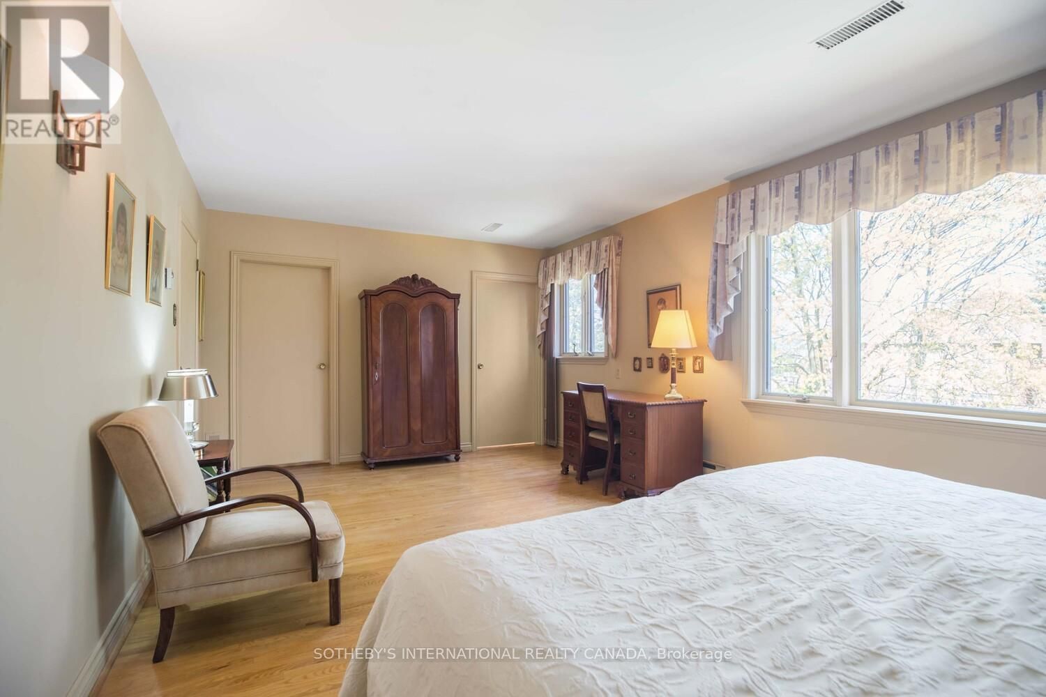305 BESSBOROUGH DRIVE Image 12