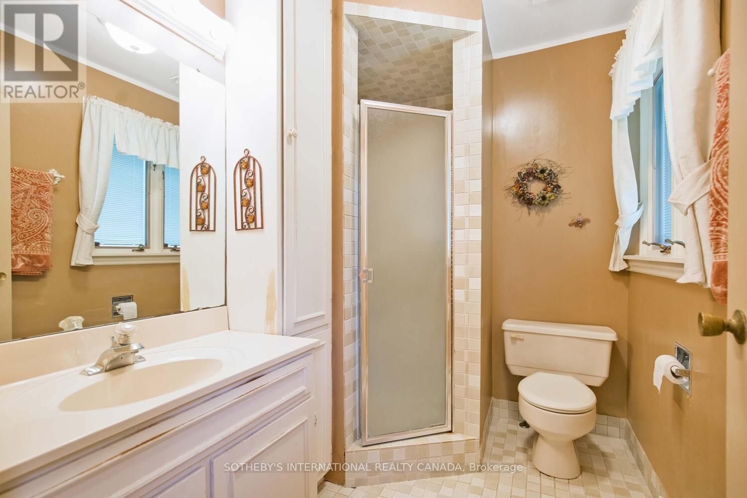 305 BESSBOROUGH DRIVE Image 13