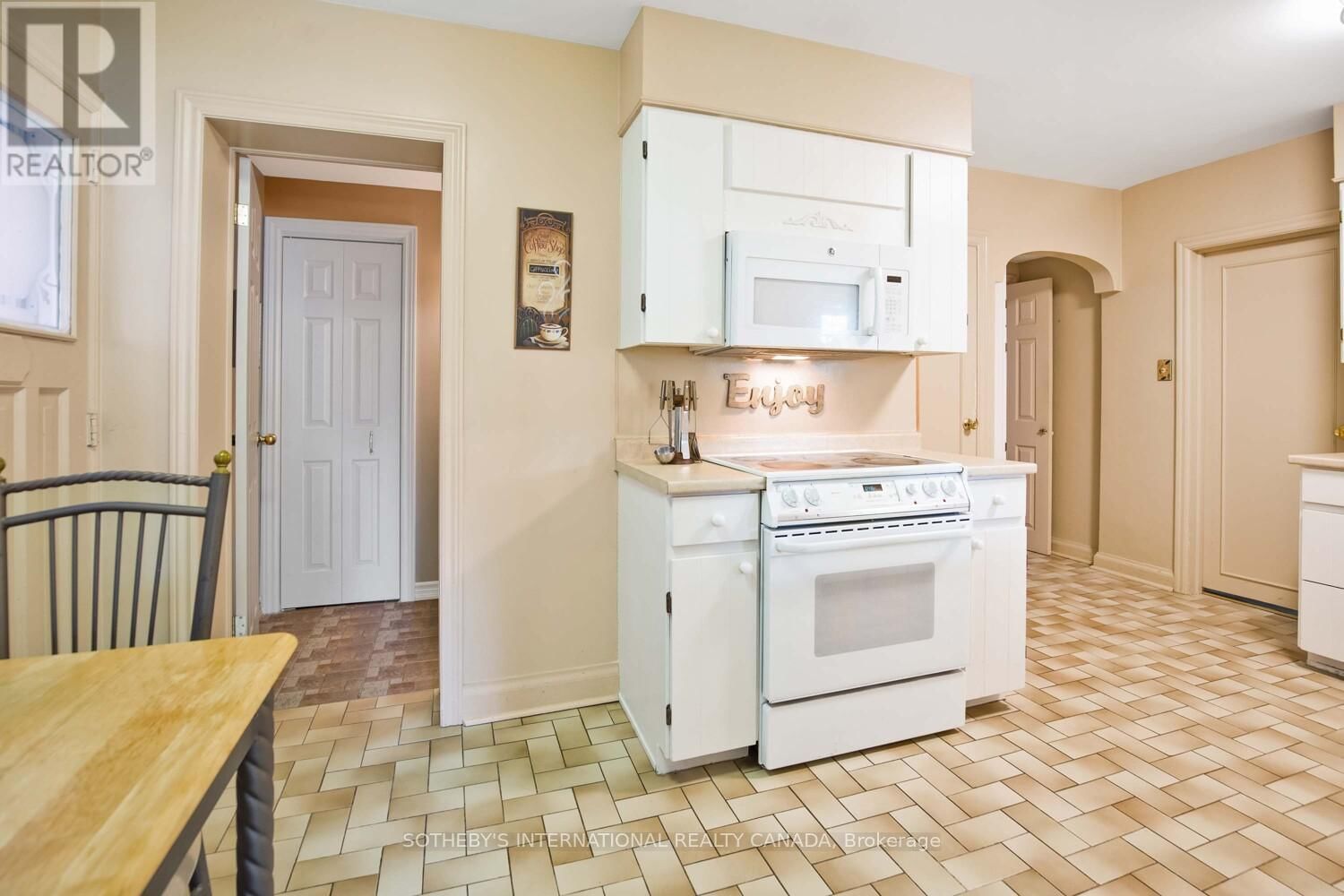 305 BESSBOROUGH DRIVE Image 8