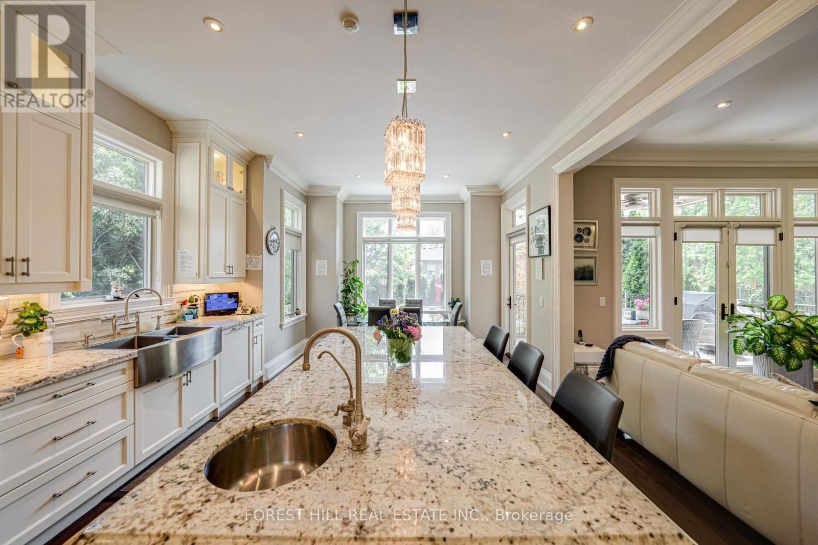 669 BEDFORD PARK AVENUE Image 12