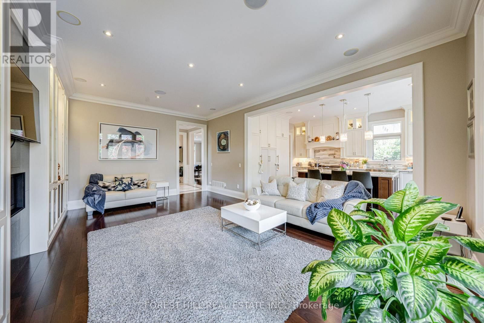 669 BEDFORD PARK AVENUE Image 14