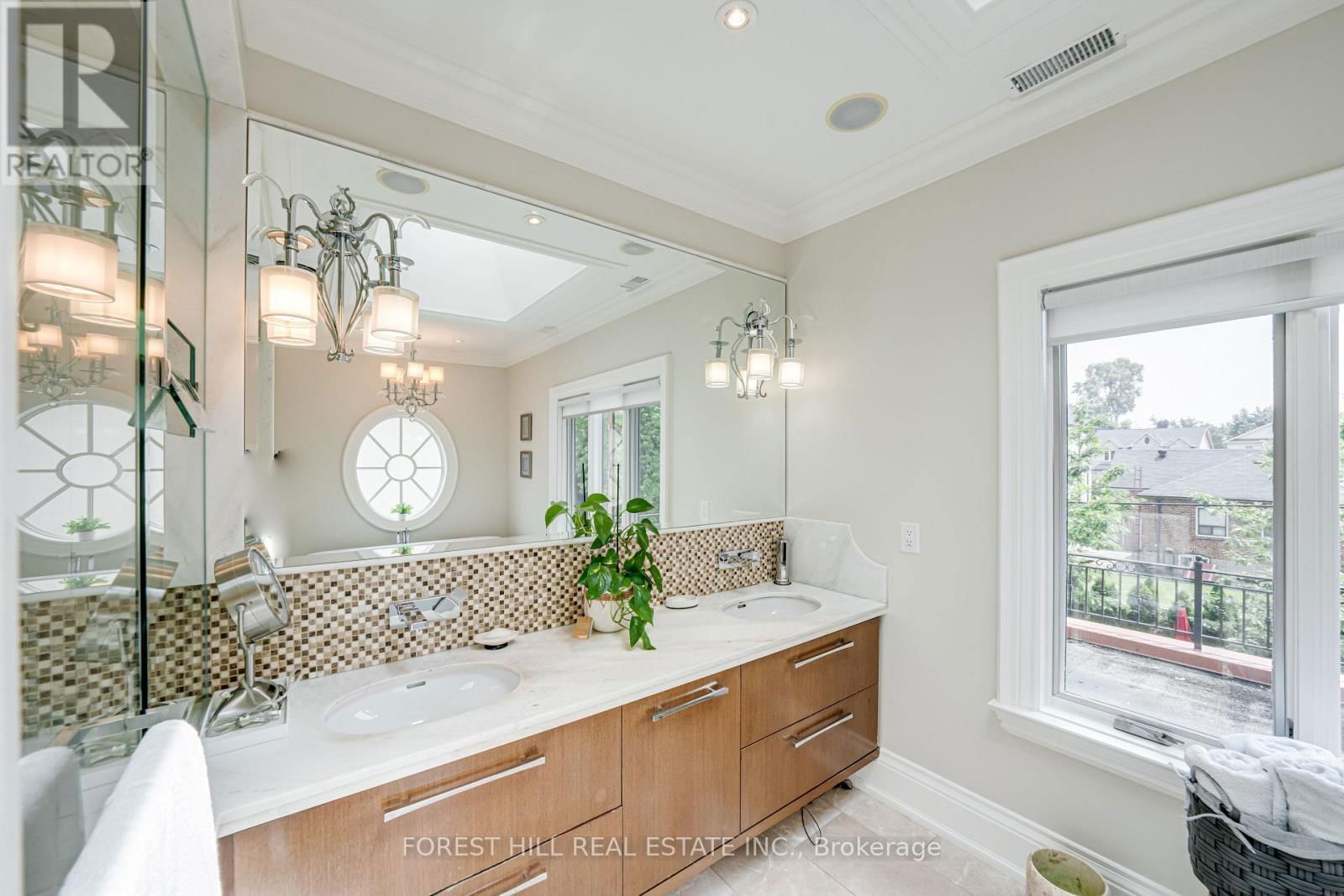 669 BEDFORD PARK AVENUE Image 22