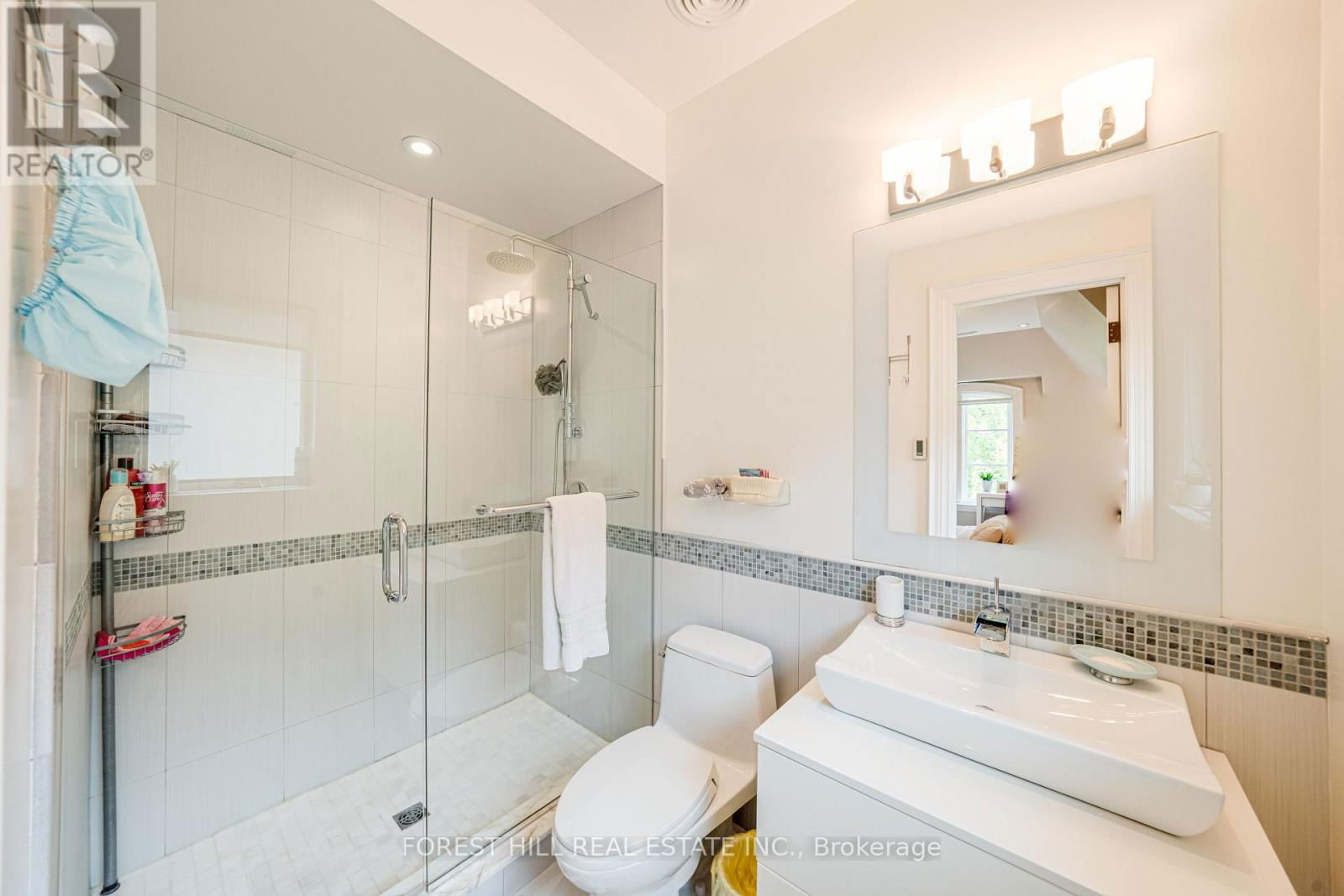 669 BEDFORD PARK AVENUE Image 26