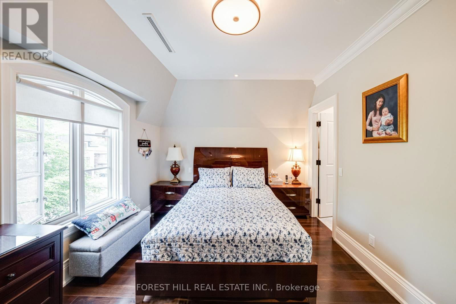 669 BEDFORD PARK AVENUE Image 27