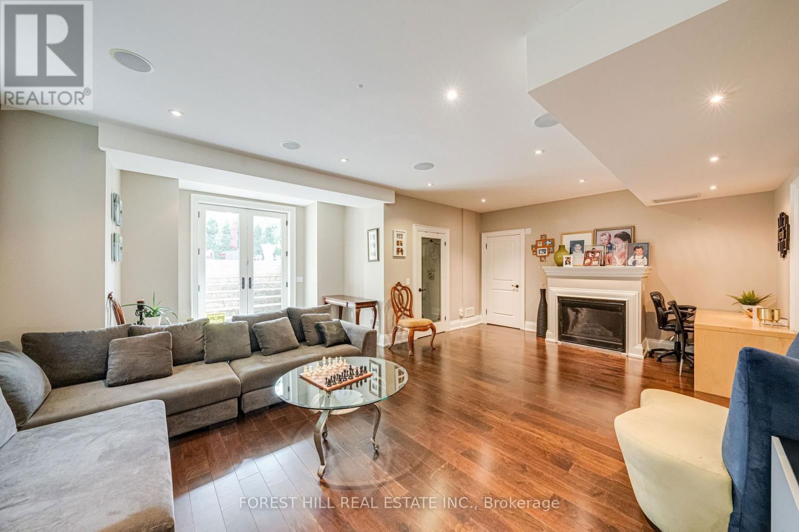 669 BEDFORD PARK AVENUE Image 29