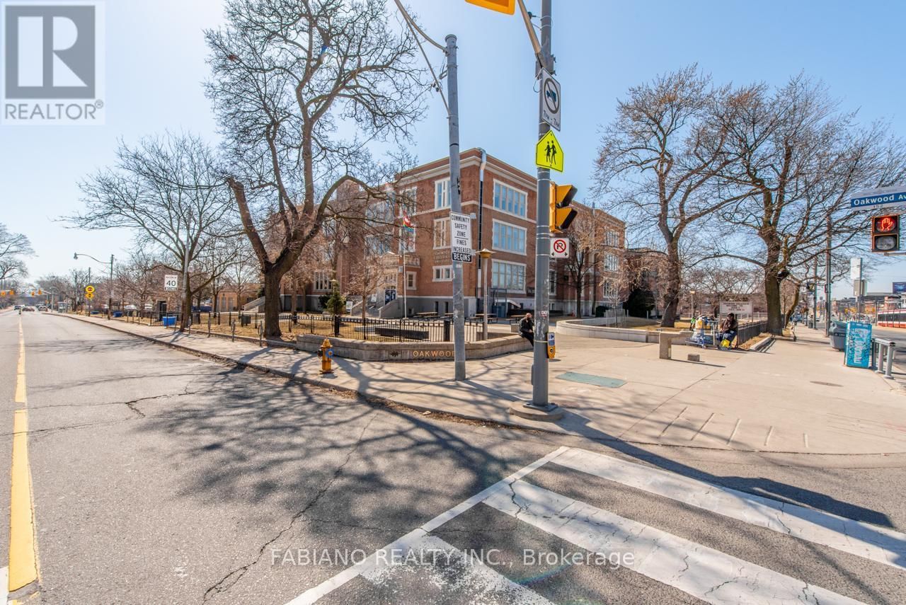 944 ST CLAIR AVENUE WEST Image 10
