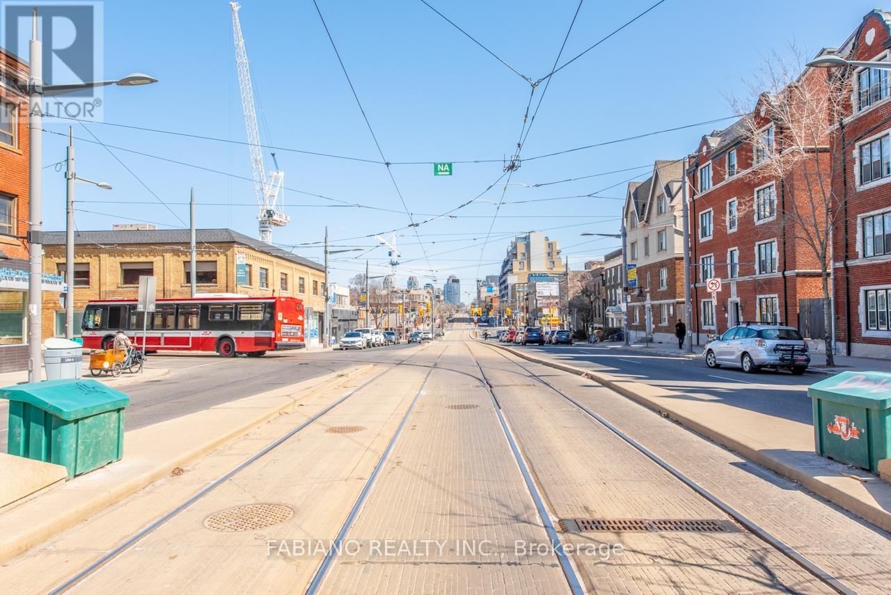 944 ST CLAIR AVENUE WEST Image 13