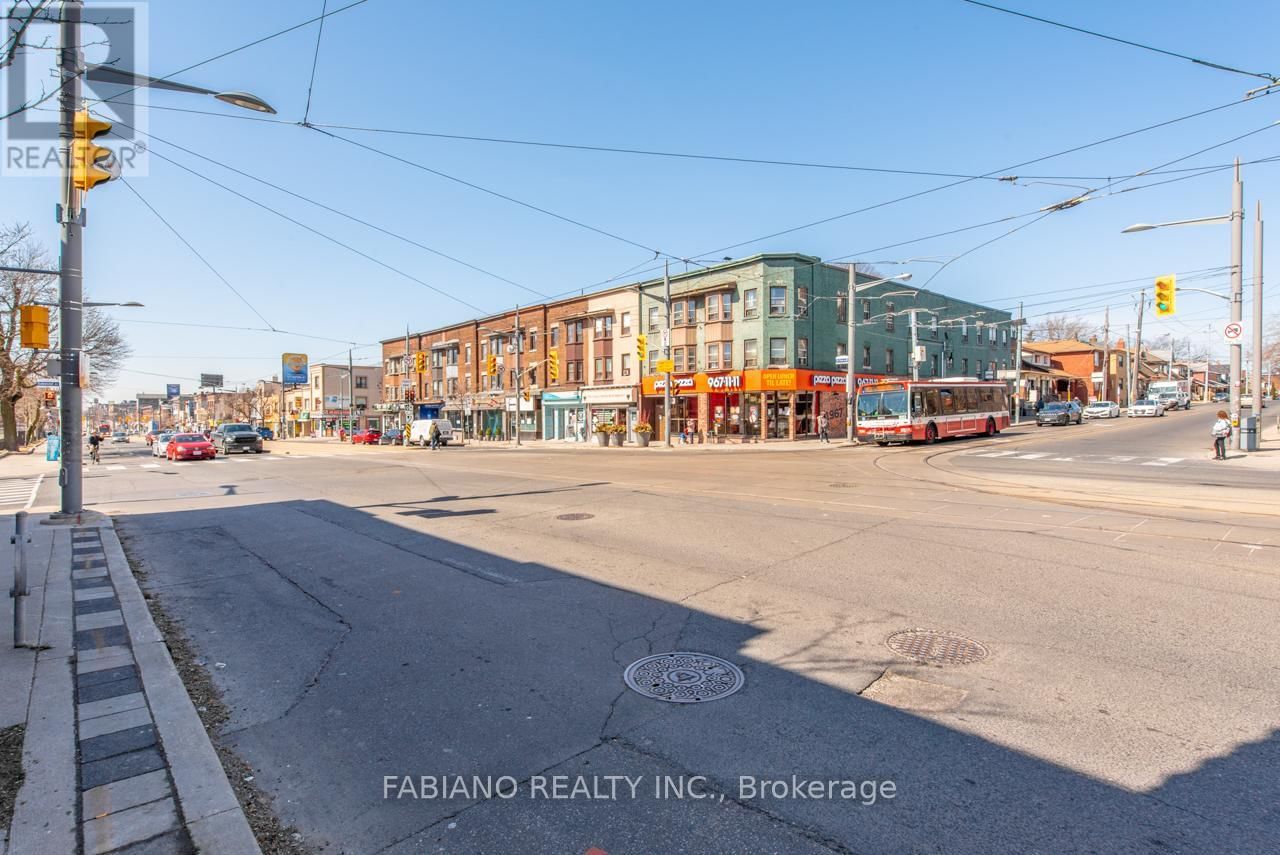 944 ST CLAIR AVENUE WEST Image 7