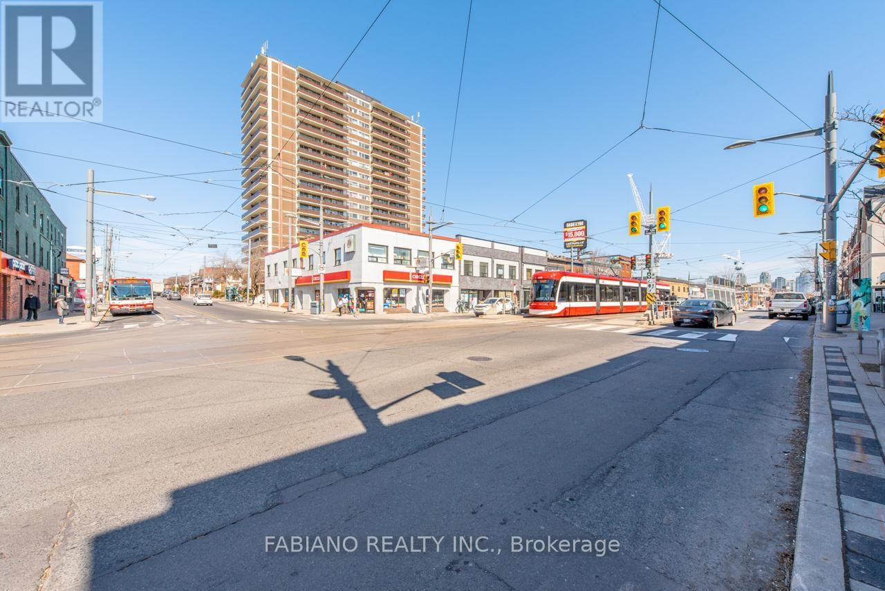 944 ST CLAIR AVENUE WEST Image 9