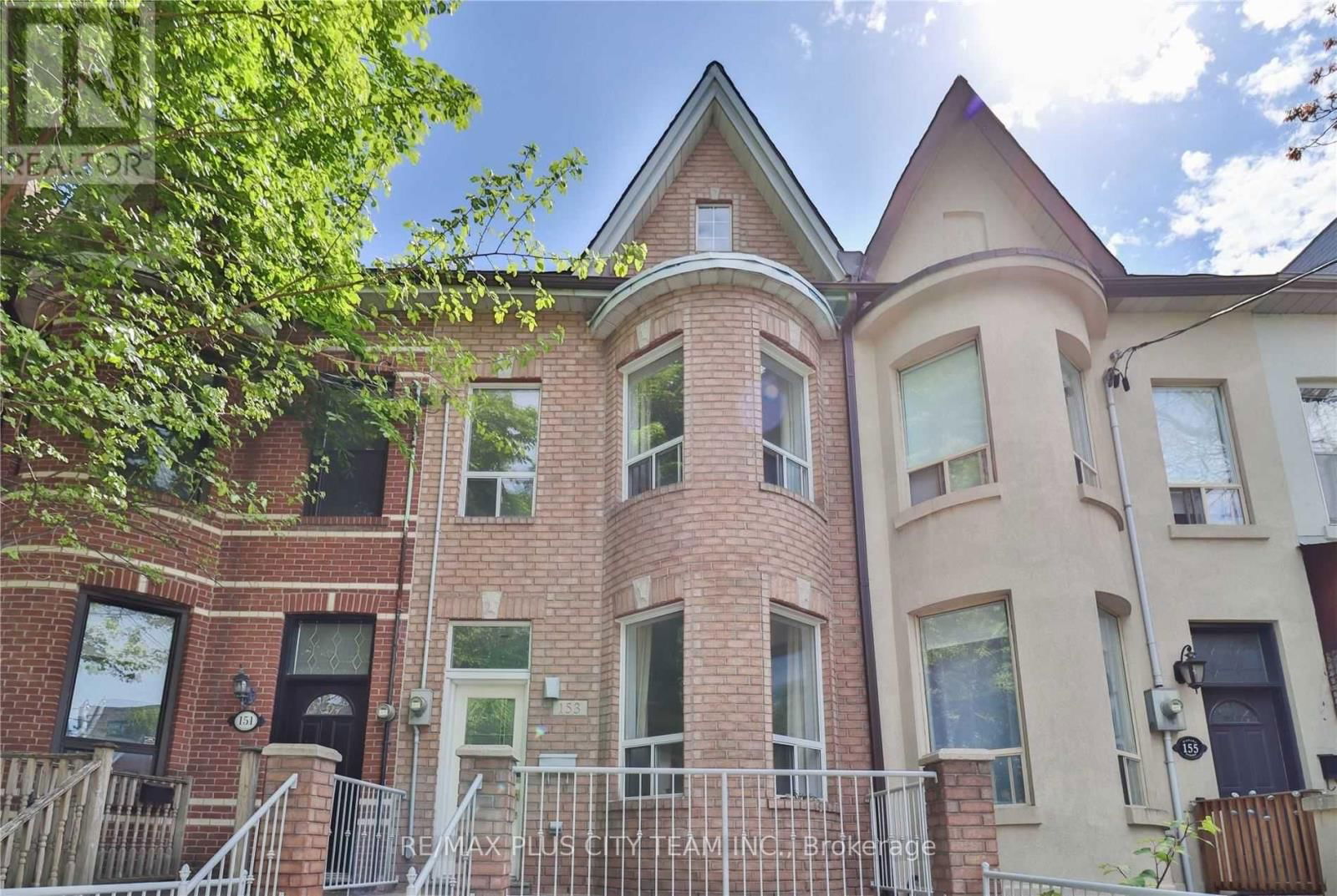 Upper - 153 NIAGARA STREET Image 1
