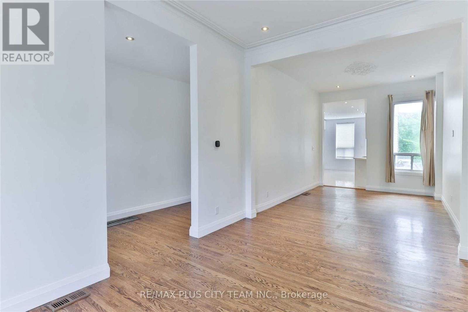 Upper - 153 NIAGARA STREET Image 10