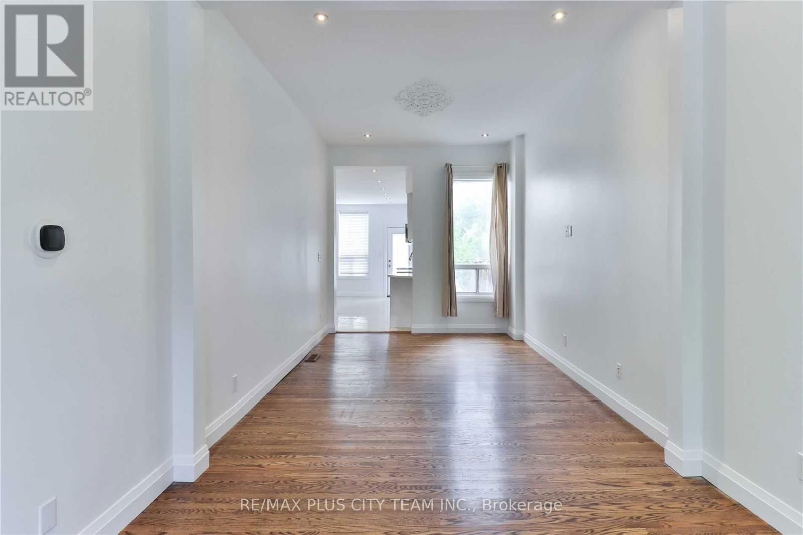 Upper - 153 NIAGARA STREET Image 11