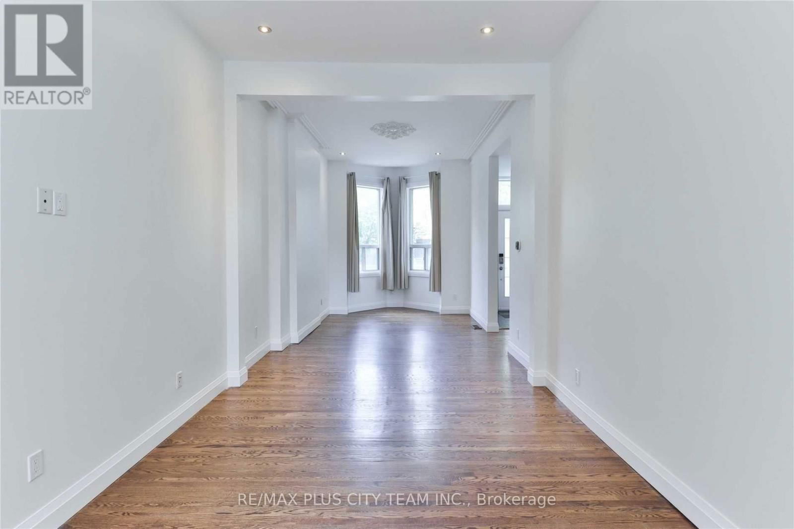 Upper - 153 NIAGARA STREET Image 13