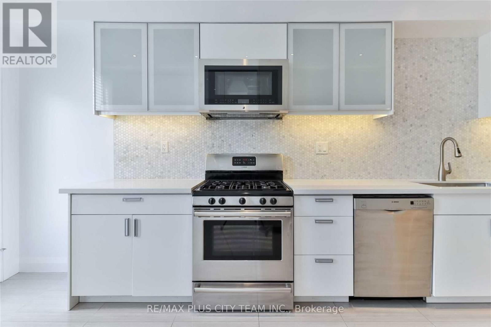 Upper - 153 NIAGARA STREET Image 16