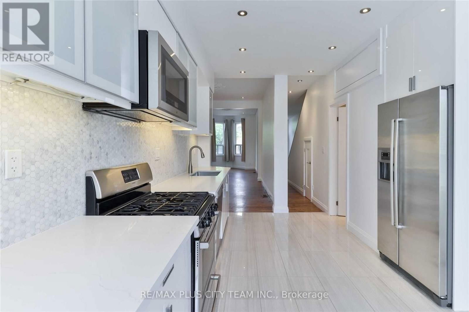 Upper - 153 NIAGARA STREET Image 17