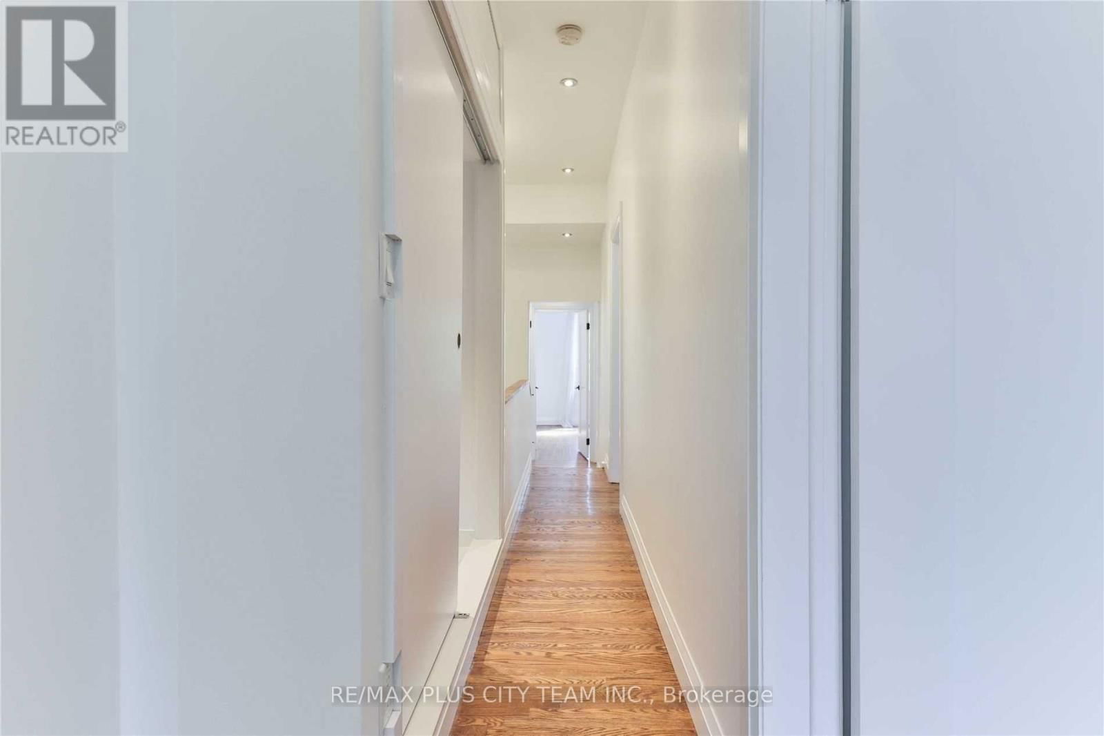 Upper - 153 NIAGARA STREET Image 19