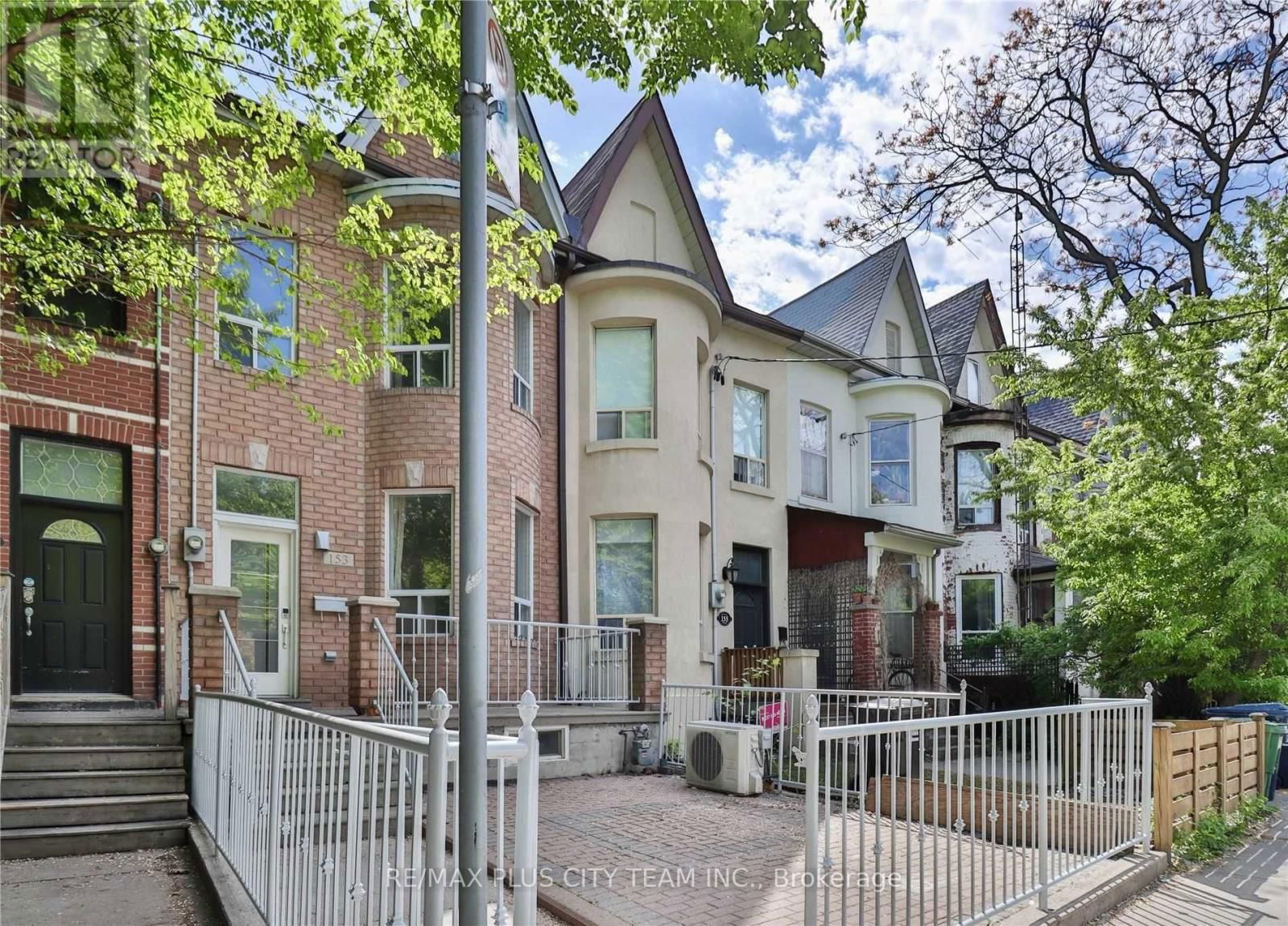 Upper - 153 NIAGARA STREET Image 2