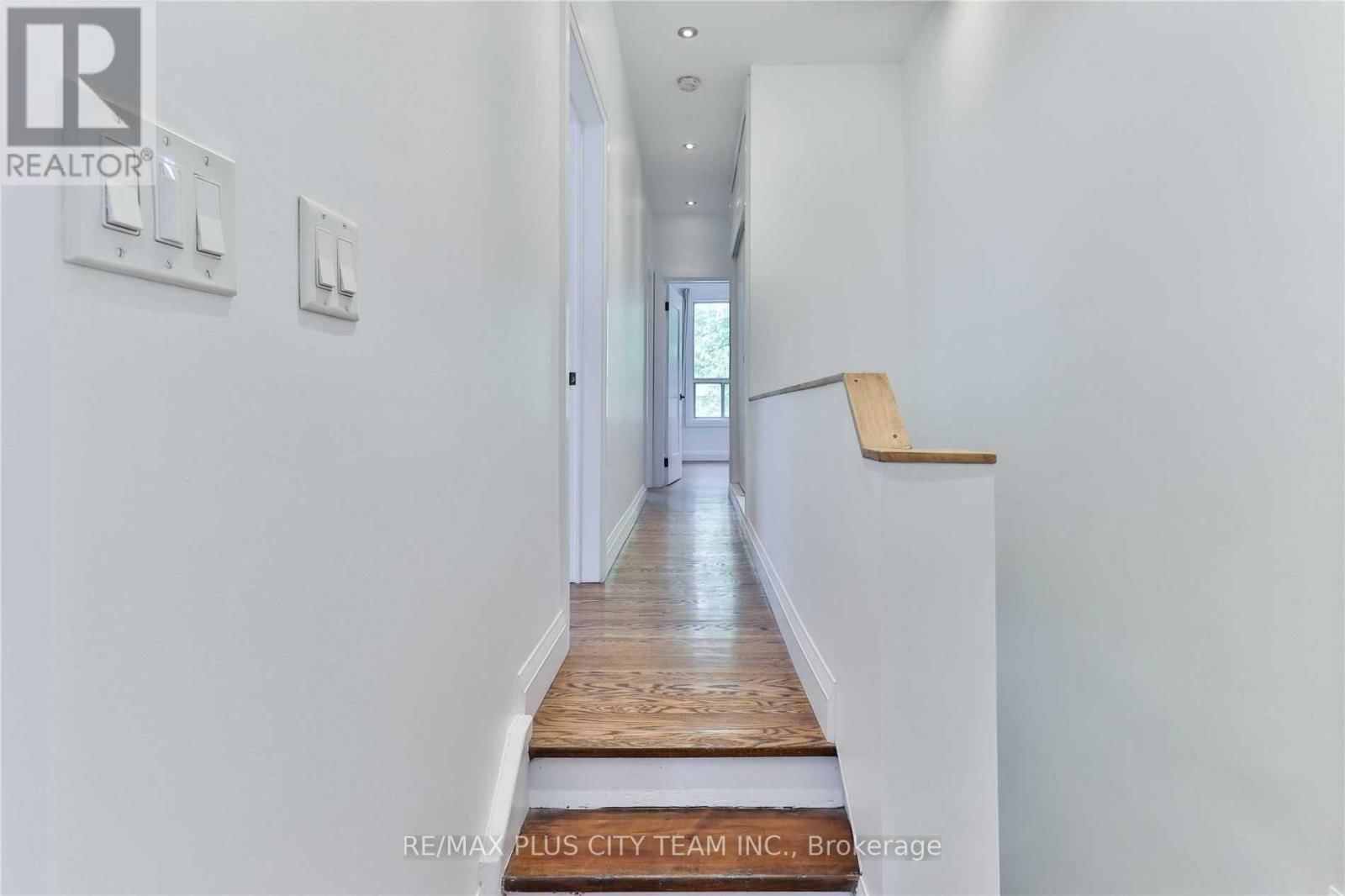 Upper - 153 NIAGARA STREET Image 20