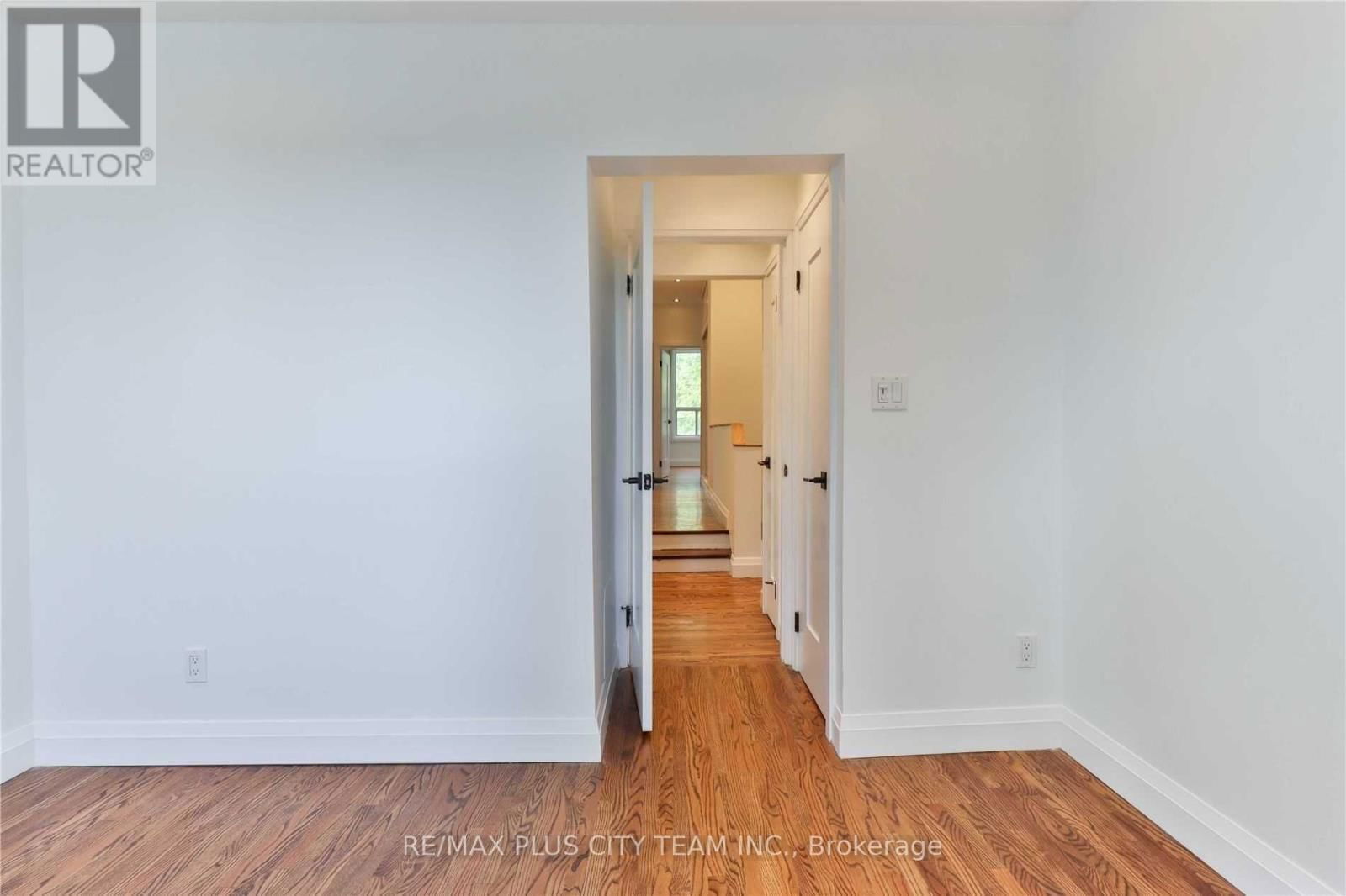 Upper - 153 NIAGARA STREET Image 24