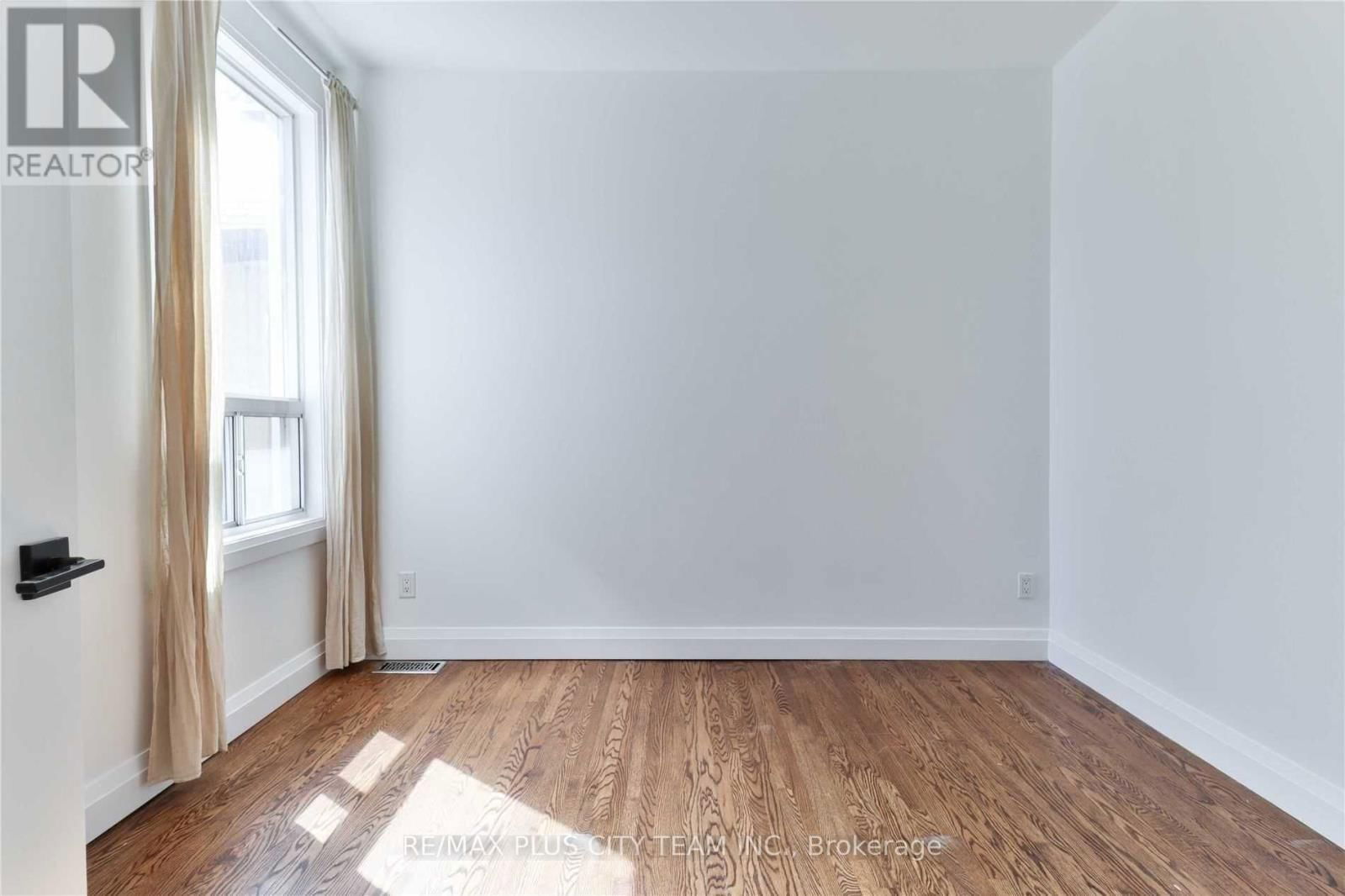 Upper - 153 NIAGARA STREET Image 25
