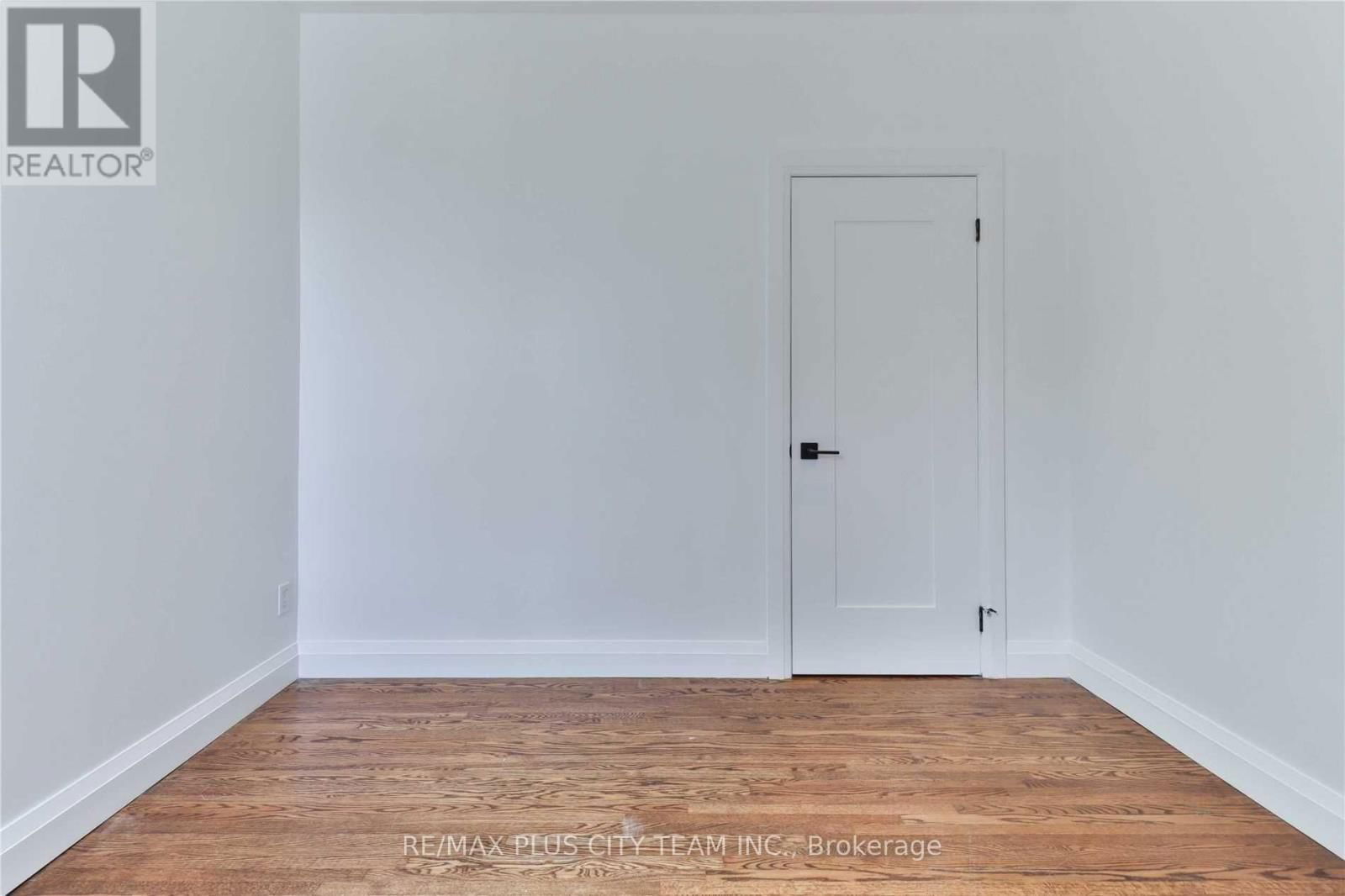 Upper - 153 NIAGARA STREET Image 26
