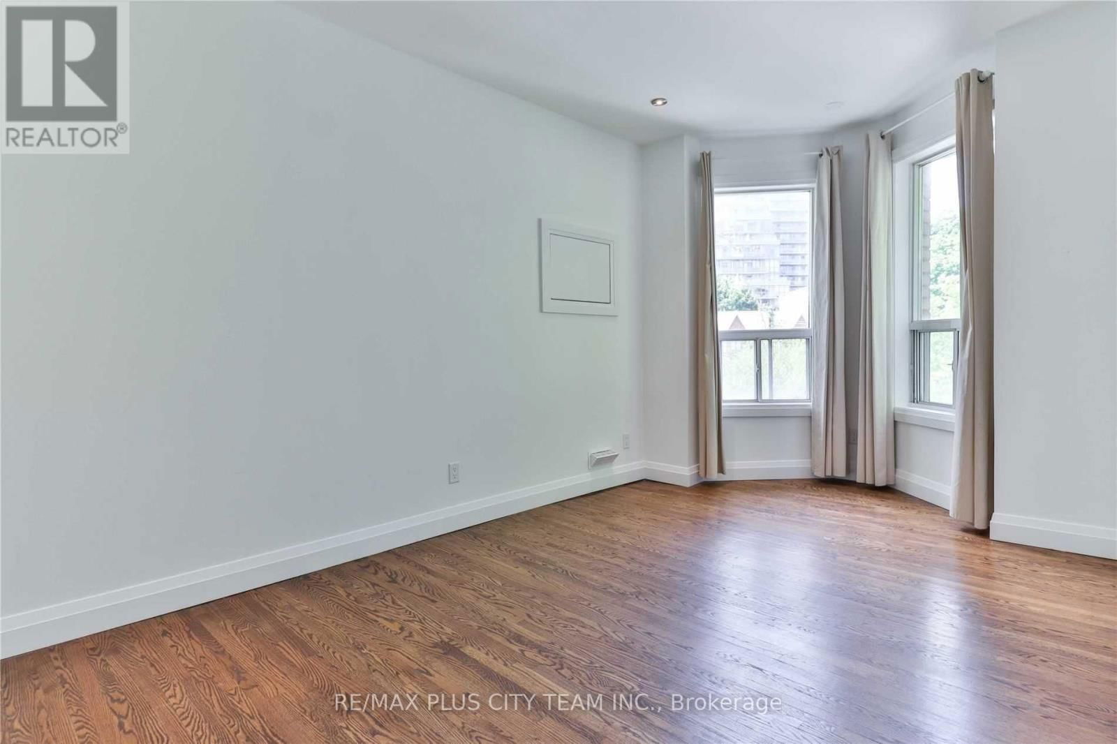 Upper - 153 NIAGARA STREET Image 28