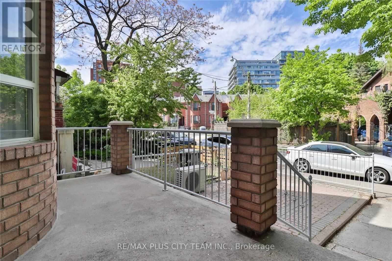 Upper - 153 NIAGARA STREET Image 3