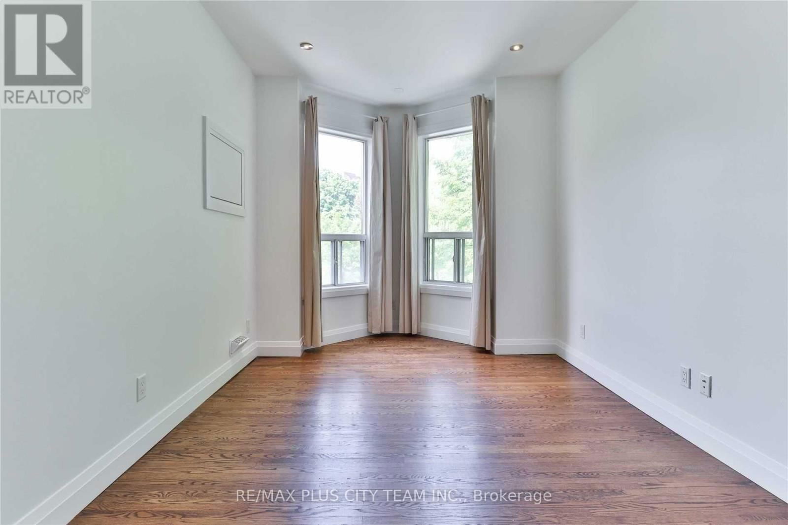 Upper - 153 NIAGARA STREET Image 30