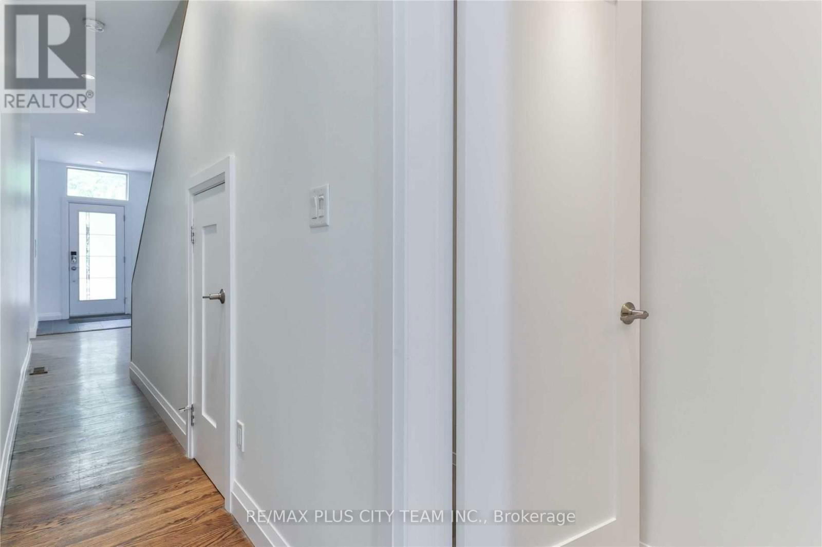 Upper - 153 NIAGARA STREET Image 5