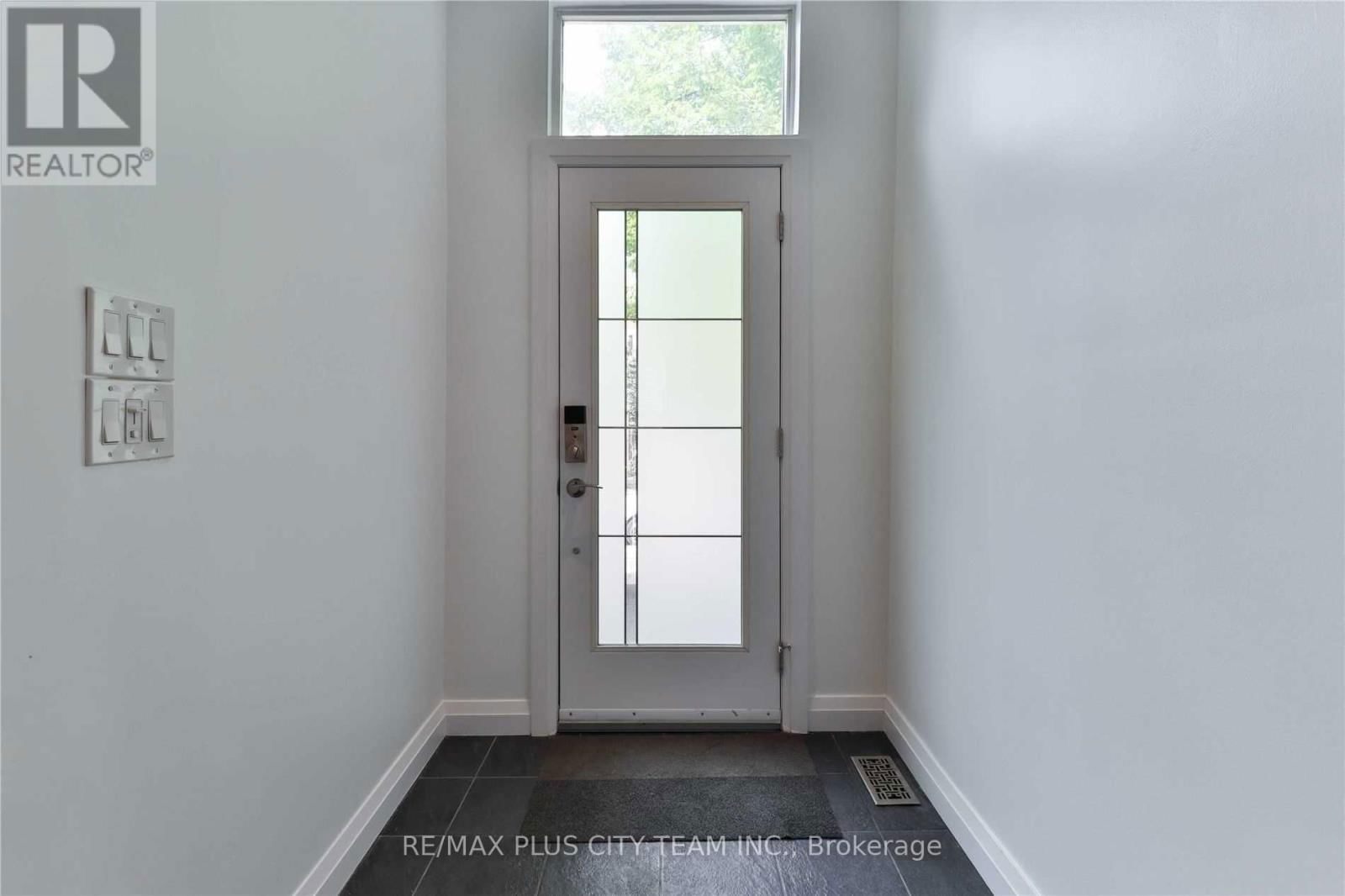 Upper - 153 NIAGARA STREET Image 6