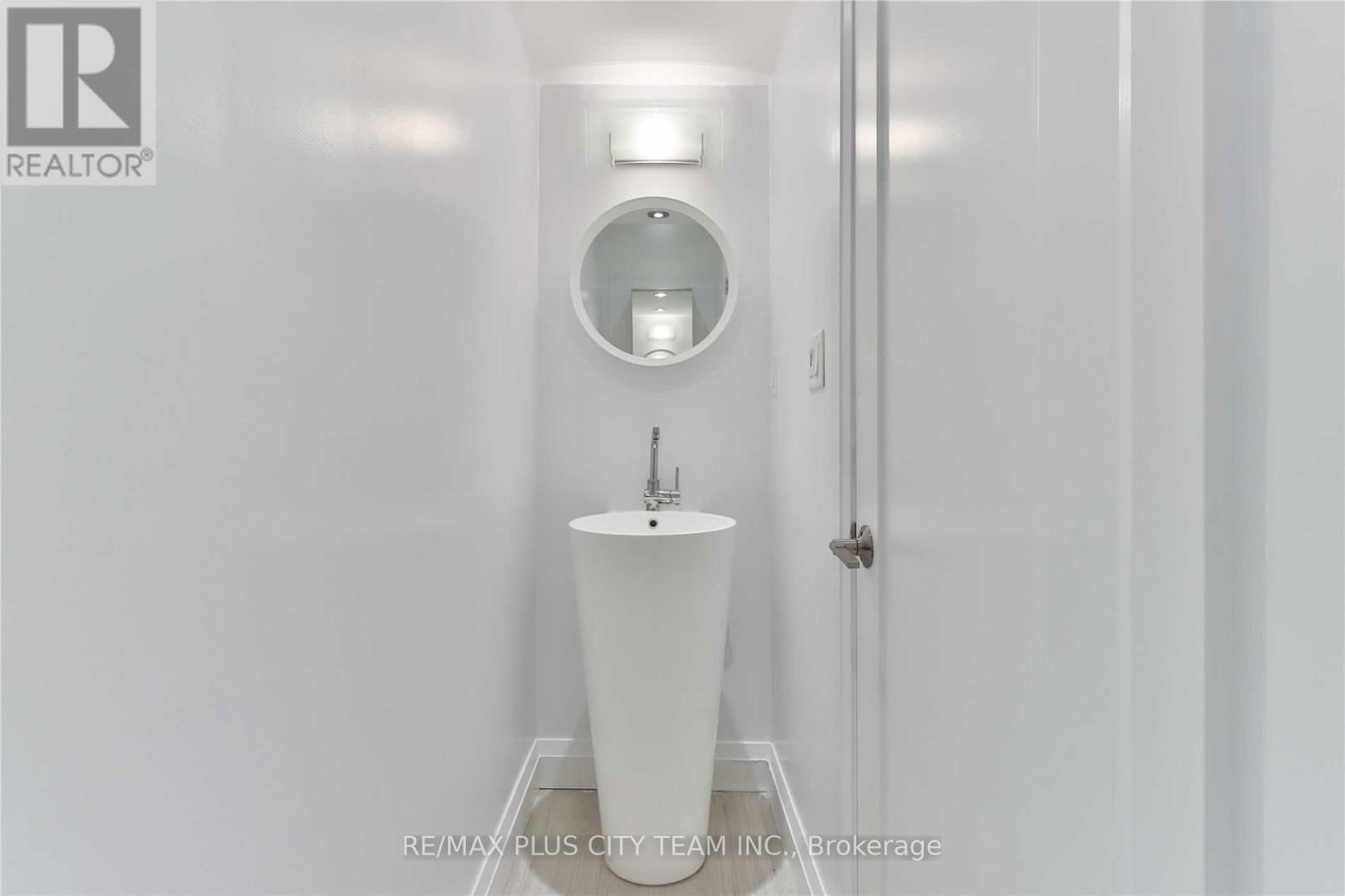 Upper - 153 NIAGARA STREET Image 7