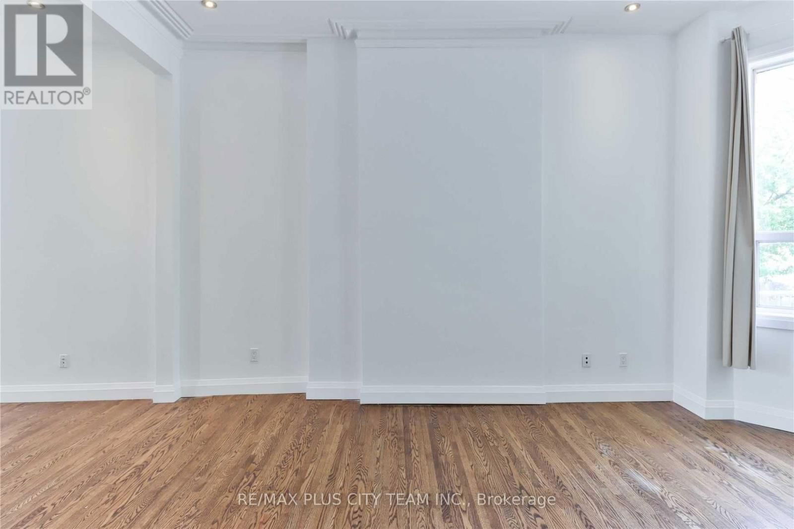 Upper - 153 NIAGARA STREET Image 8