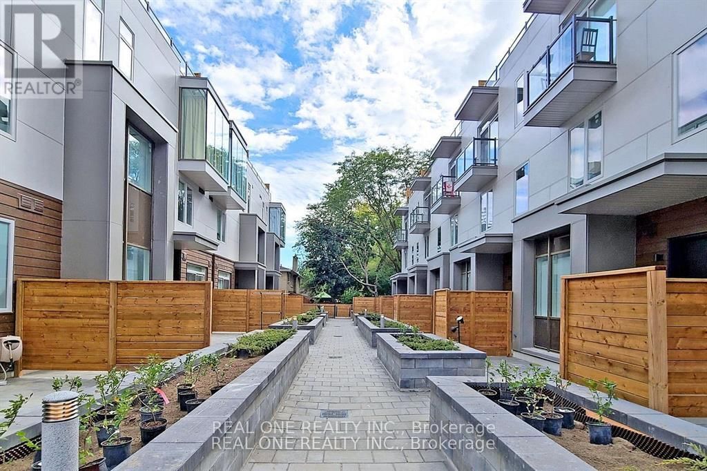 Unit 5 - 25 DERVOCK CRESCENT Image 1