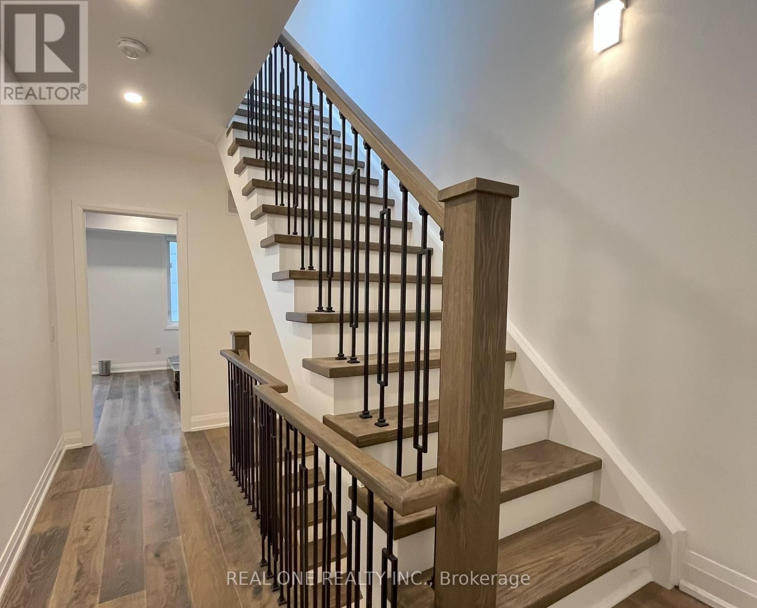 Unit 5 - 25 DERVOCK CRESCENT Image 28