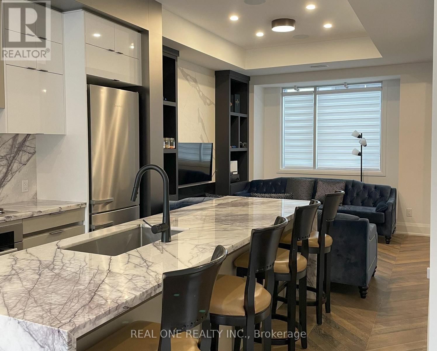 Unit 5 - 25 DERVOCK CRESCENT Image 6