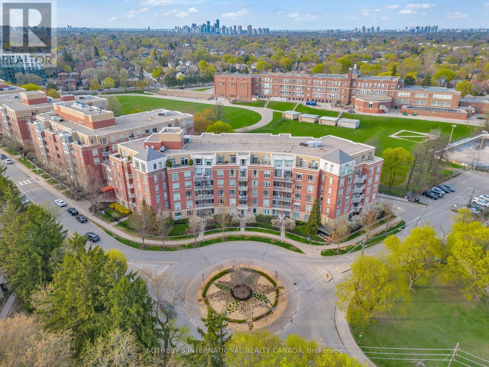 506 - 451 ROSEWELL AVENUE Image 1